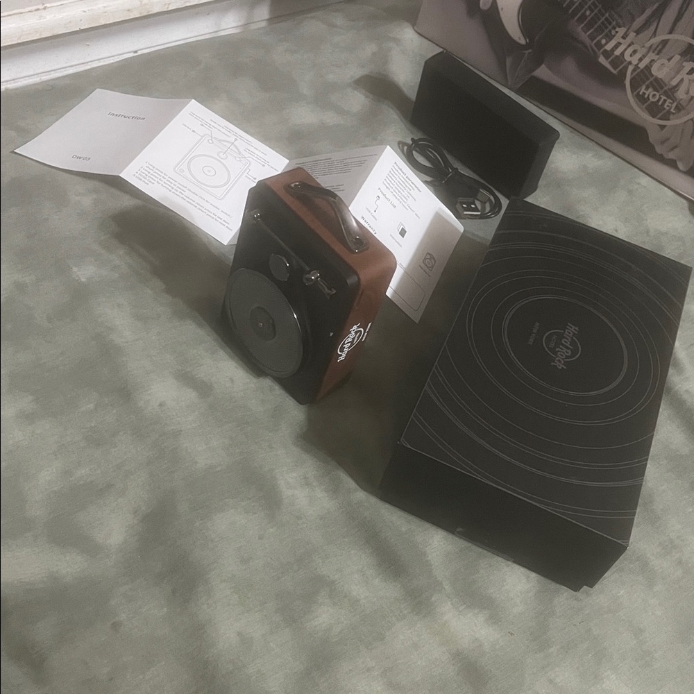 Hard Rock Hotel NEW Speaker DW03 Radio HiFi Bass, Bluetooth 5, Rechargeable 2025 - Picture 4 of 14
